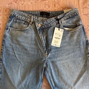 NWT Zara Z1975 HIGH WAISTED CROSSOVER WAIST STRAIGHT JEANS
MID-BLUE Sz 42